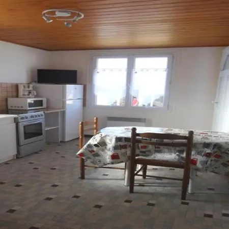 Dom wakacyjny House Agreable Maisonnette/studio, Idealement Placee, Proche Plan D'eau Et Commerces *
